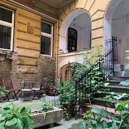 Small Cosy Apartment Near The Famous Westend City Center Budapest Eksteriør billede