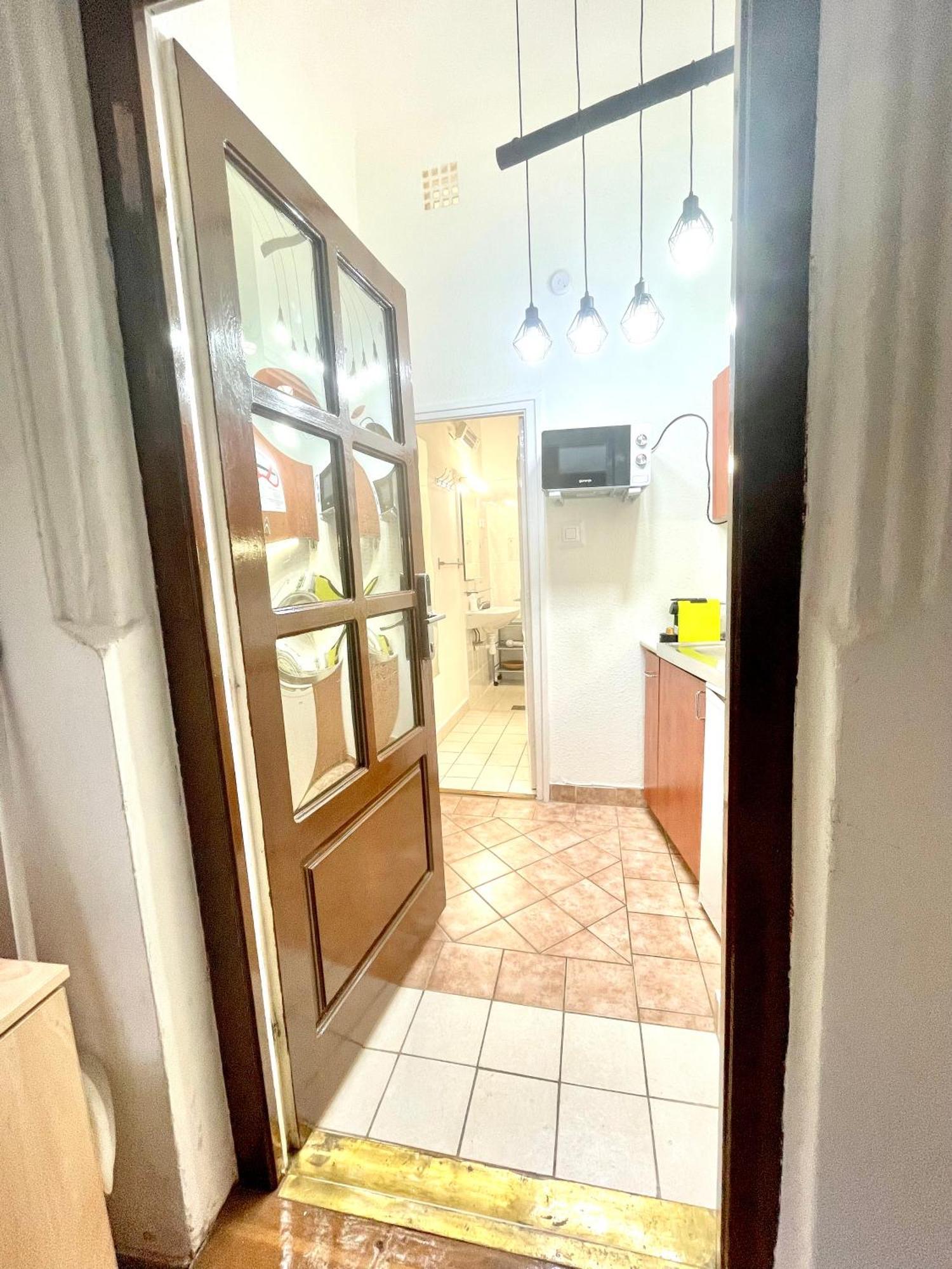 Small Cosy Apartment Near The Famous Westend City Center Budapest Eksteriør billede