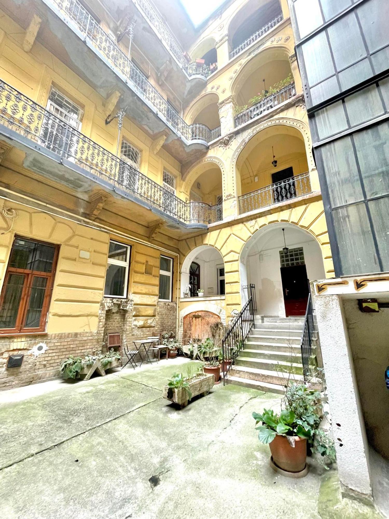 Small Cosy Apartment Near The Famous Westend City Center Budapest Eksteriør billede