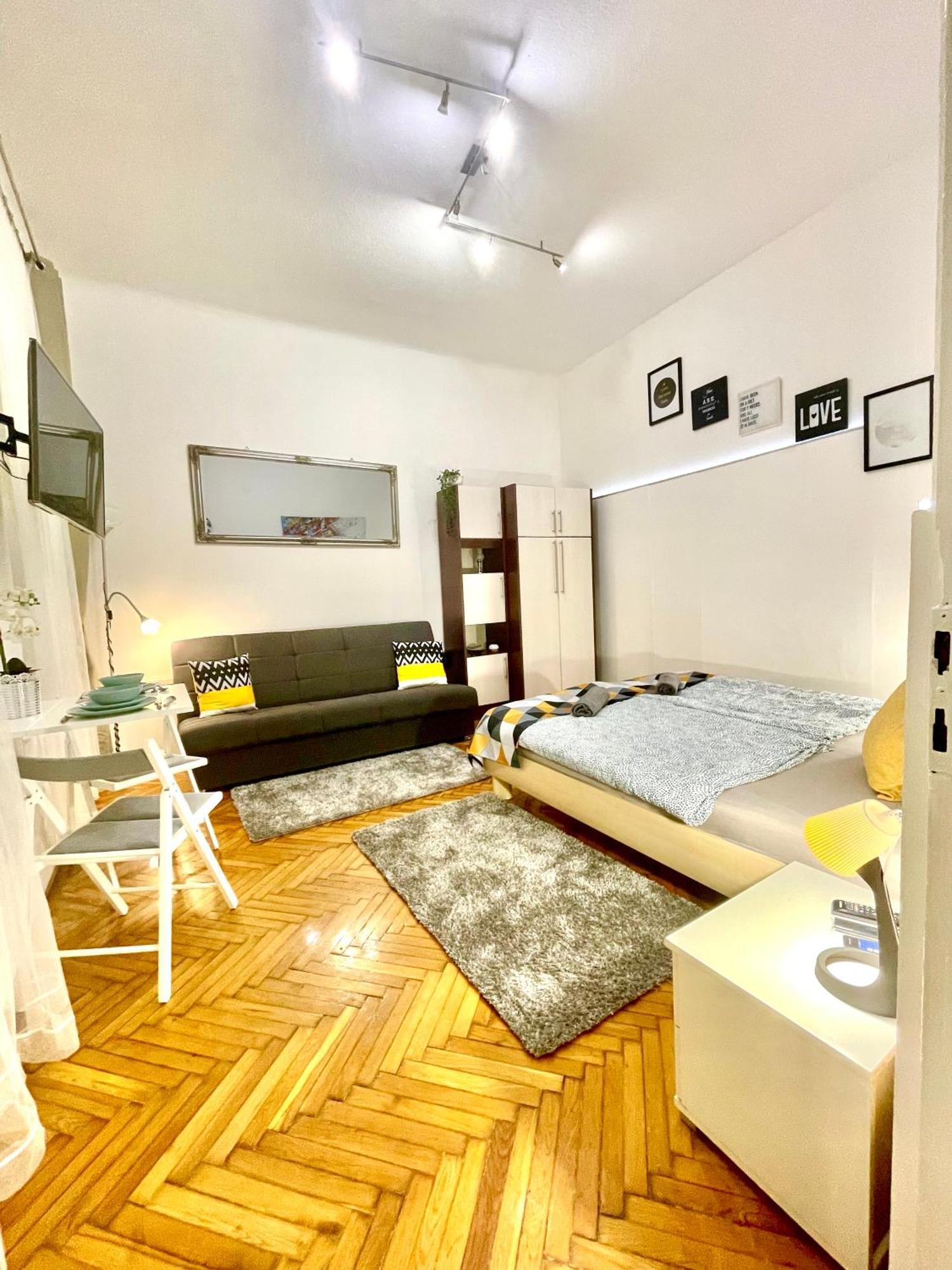 Small Cosy Apartment Near The Famous Westend City Center Budapest Eksteriør billede
