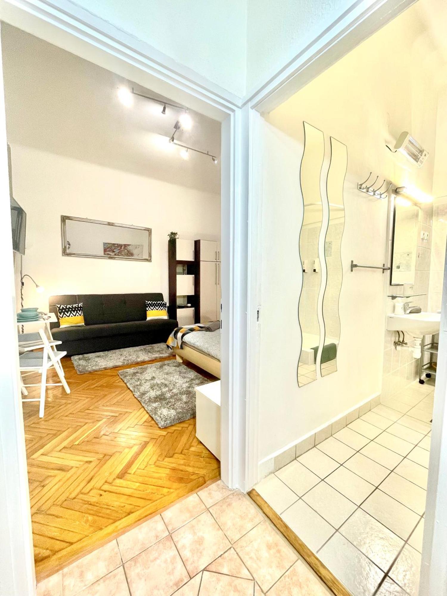 Small Cosy Apartment Near The Famous Westend City Center Budapest Eksteriør billede