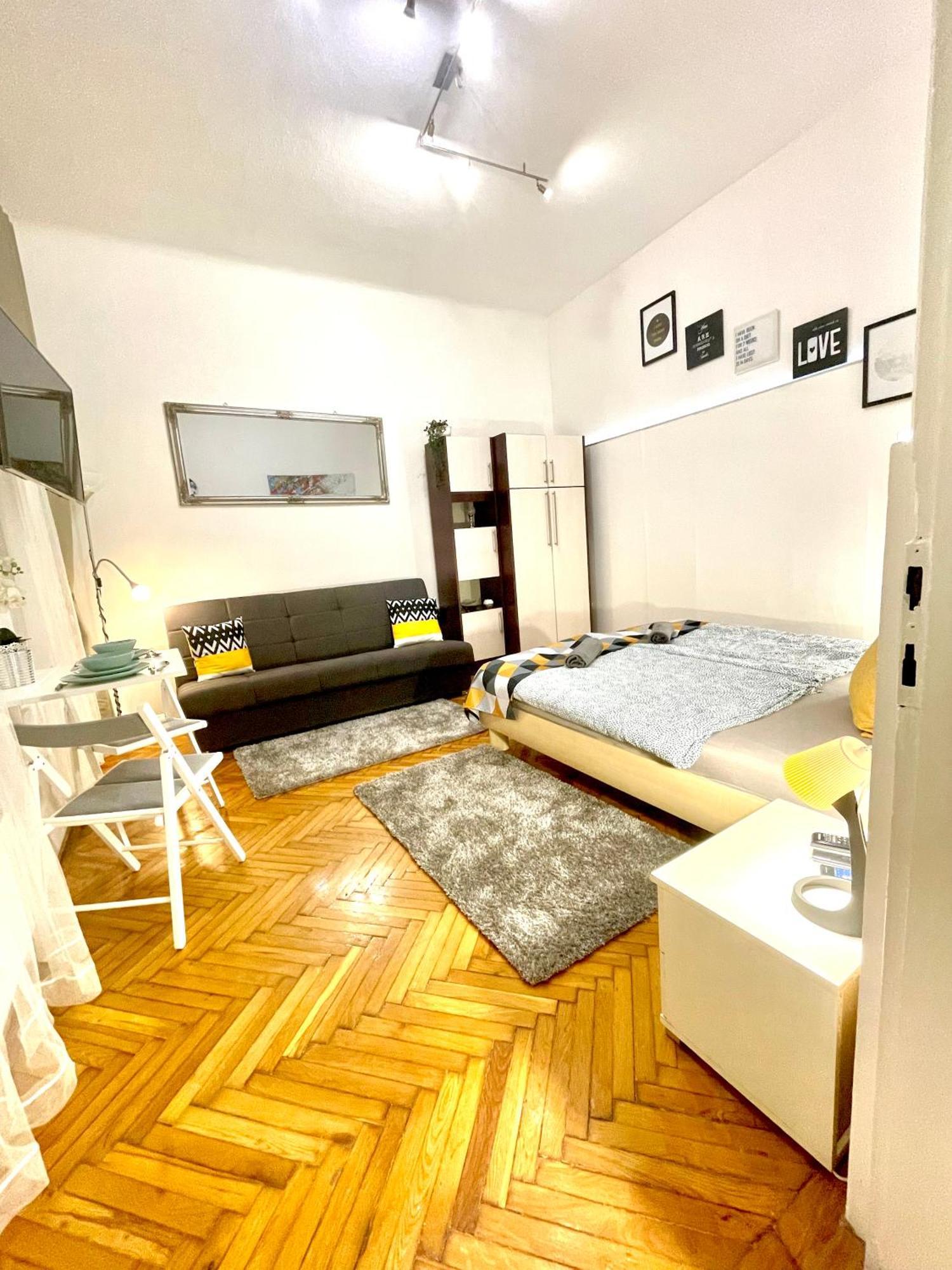 Small Cosy Apartment Near The Famous Westend City Center Budapest Eksteriør billede