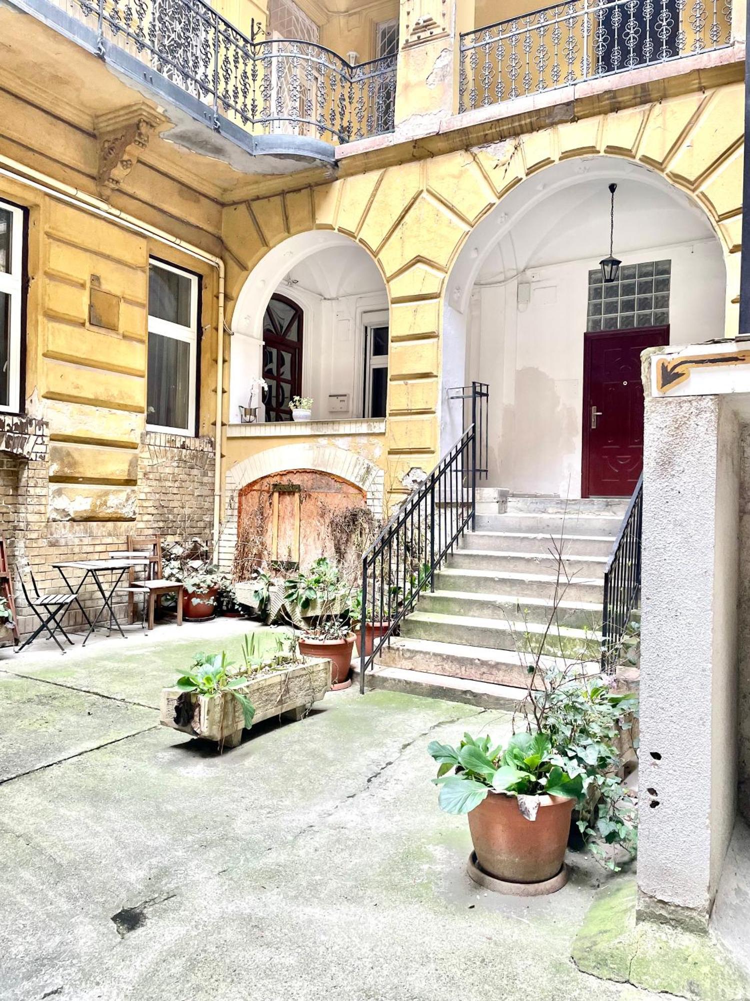 Small Cosy Apartment Near The Famous Westend City Center Budapest Eksteriør billede