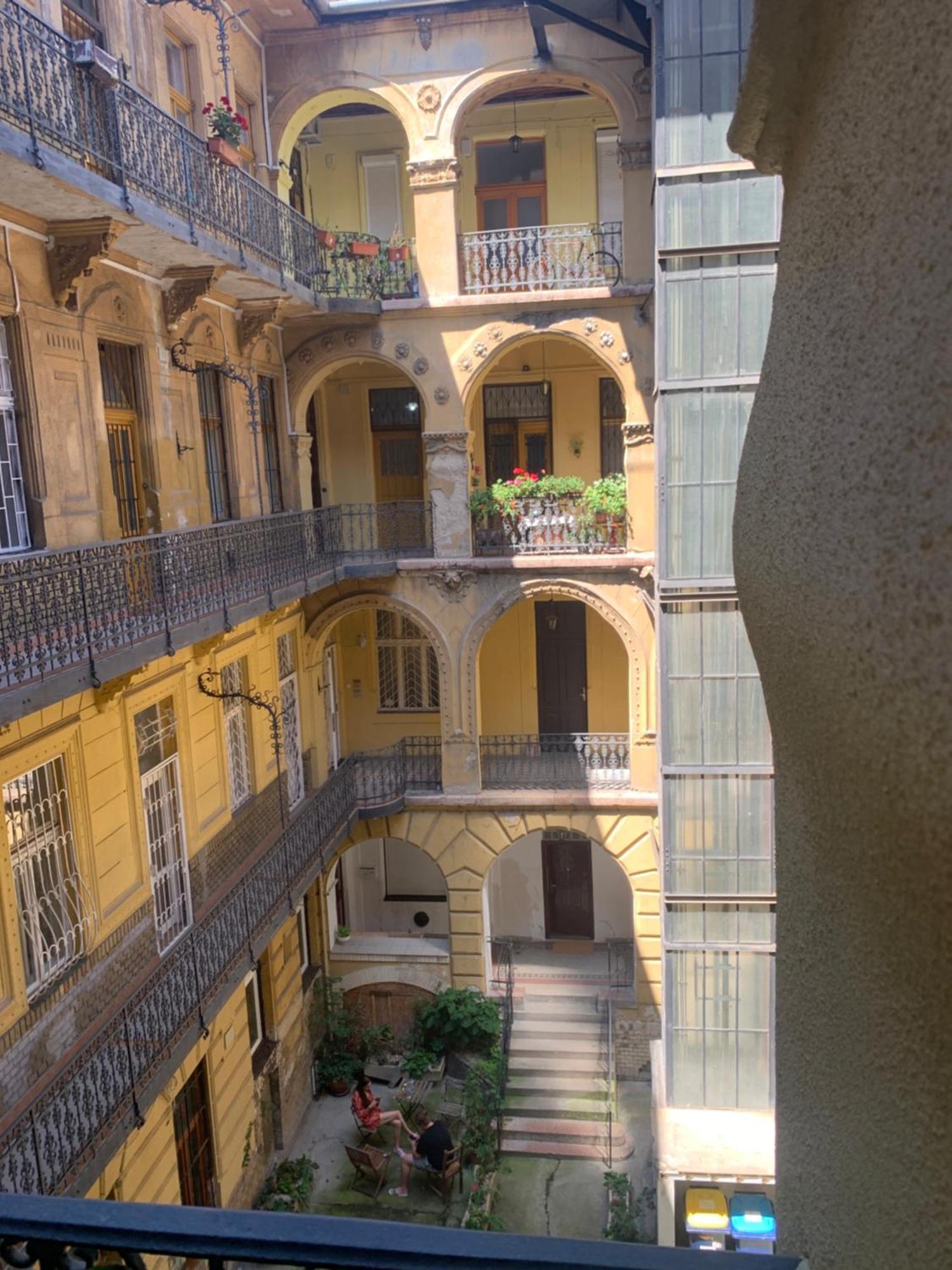 Small Cosy Apartment Near The Famous Westend City Center Budapest Eksteriør billede